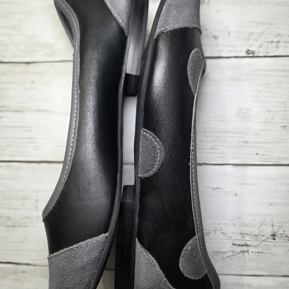 Marc Joseph Gray and Black Women's Flats - Picture 7 of 9